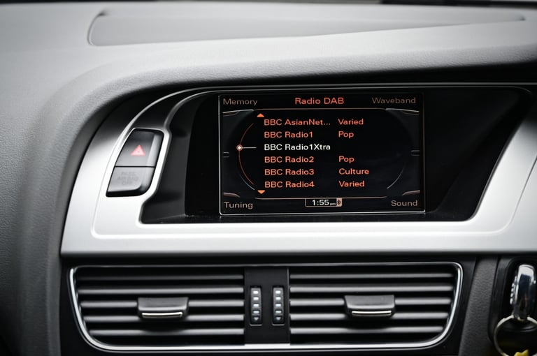 AUDI A4 S LINE 2.0 TDI DIESEL AUTO 5DR SALOON 2009 [59] WHITE