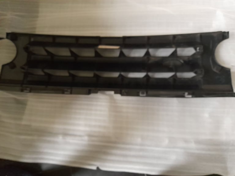 Genuine landrover discovery 3 front grill 