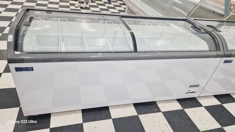 BRAND NEW COMMERCIAL DISPLAY DEEP FREEZER WITH SLIDING GLASS LIDS BASKETS 