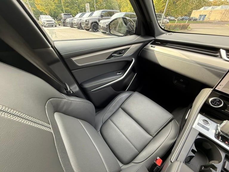 2024 Jaguar F-Pace 2.0 P250i R-Dynamic SE Black SUV 5dr Petrol Auto AWD Euro 6 (s/s) (250 ps) EST...