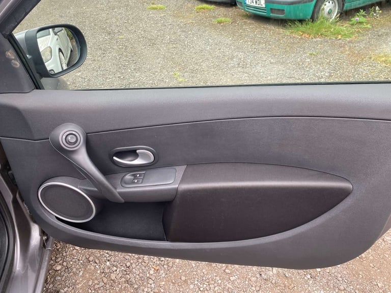 2010 Renault Clio 1.1 Clio Dynamique TomTom 16V 3dr Hatchback Petrol Manual