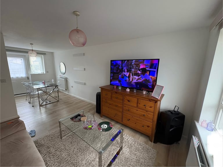 2 bed ground floor garden flat NW10 