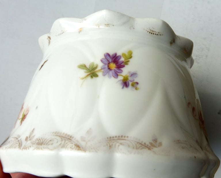 ANTIQUE VIENNA LIDDED BOWL