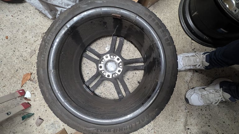 BMW 320 5 rims 4 tyres 2012 