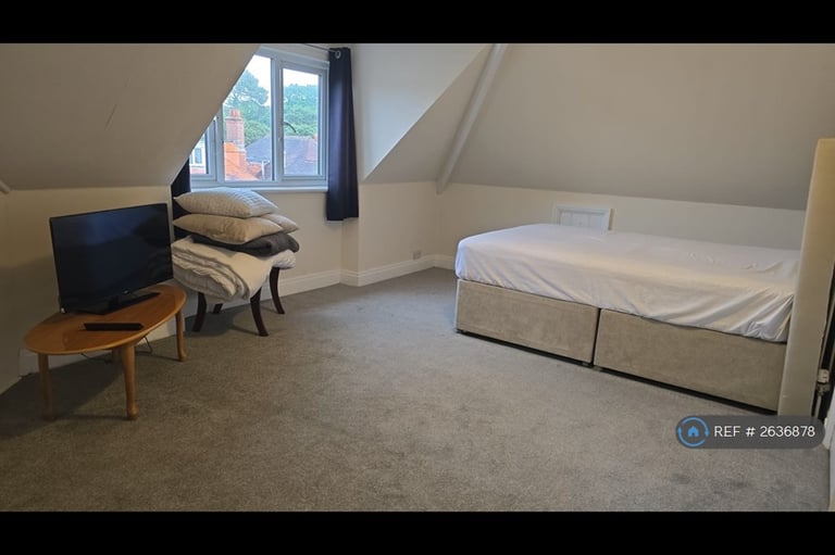1 bedroom in Rosemount Road, Bournemouth, BH4 (#2636878)