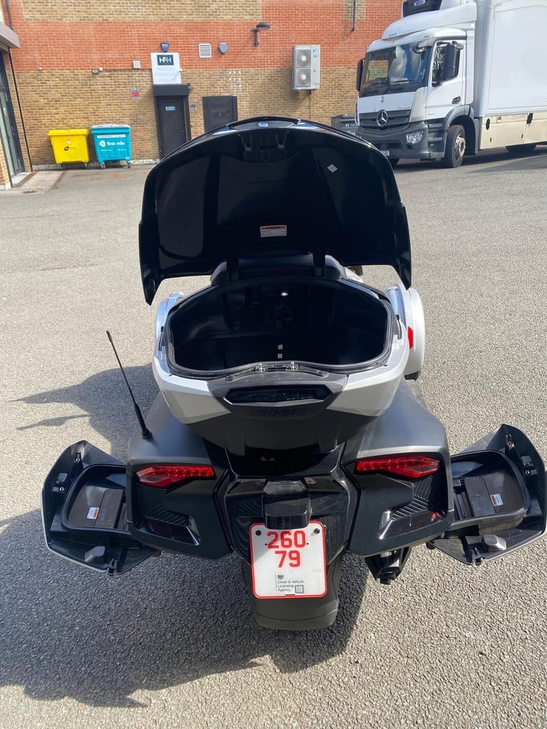 Can-Am Spyder RT Limited — Hyper Silver 2023 reg