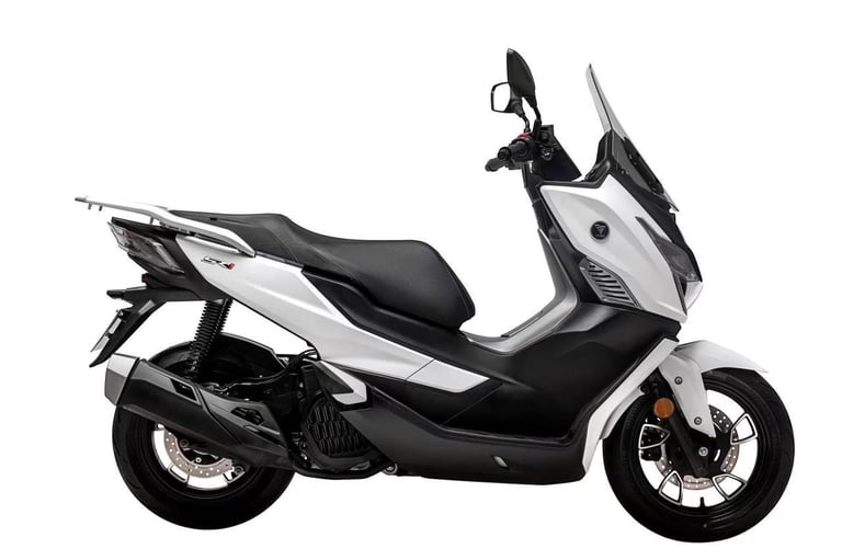 Voge SR1 Prestigious 125cc Scooter
