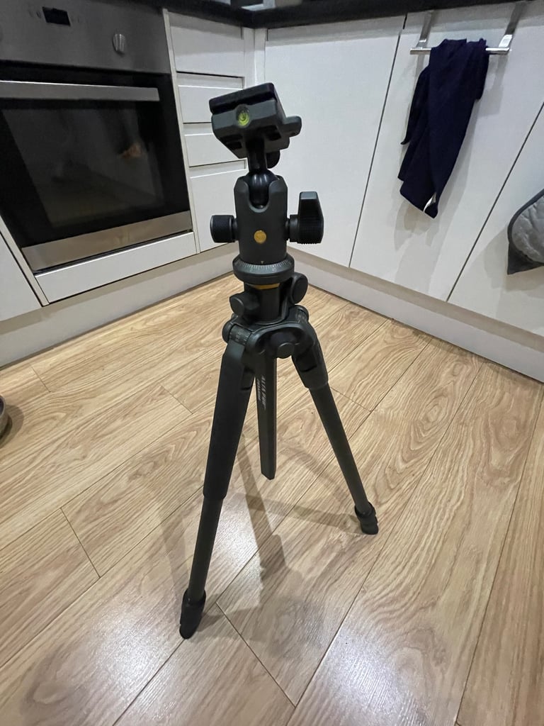 Vanguard Alta Pro 2+ 263AB 100 Aluminium 3-section Tripod with MACC and Ball Head - very good