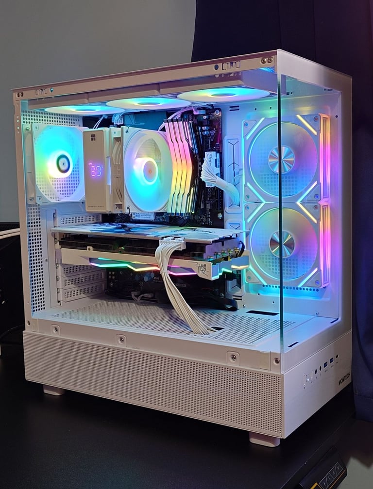 White Powerful Custom Gaming PC | RX 6800XT 16GB | Ryzen 7 3800X | 32GB RAM | 2TB SSD | Win 11 Pro