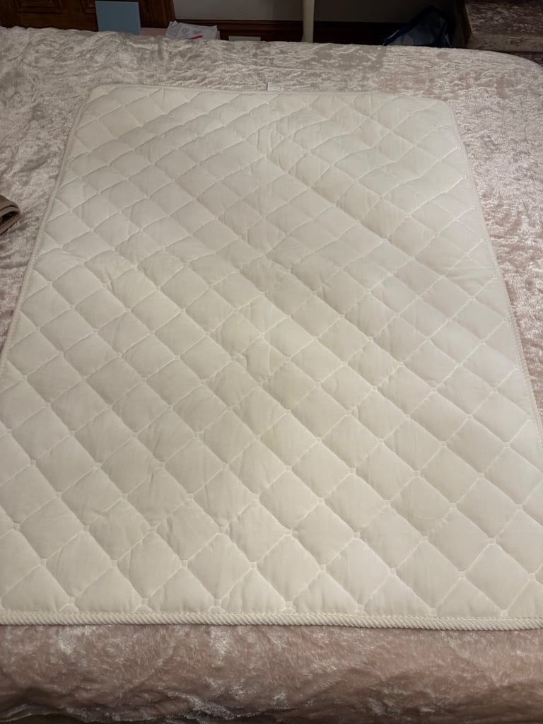 image for Cream non slip sofa cover 90x120cm 
