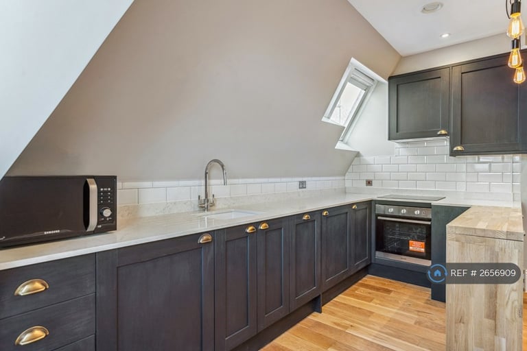 1 bedroom flat in Gidar House, Uxbridge, UB10 (1 bed) (#2656909)