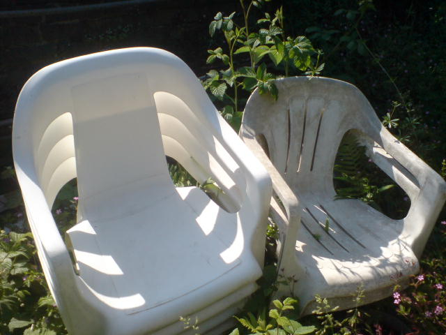 8 GARDEN CHAIRS UNDER £2.50 EACH IF YOU BUY THE WHOLE LOT