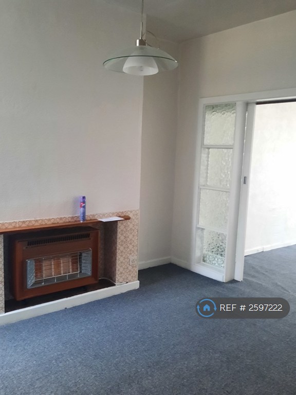 3 bedroom house in Old Hall Drive, Manchester, M18 (3 bed) (#2597222)