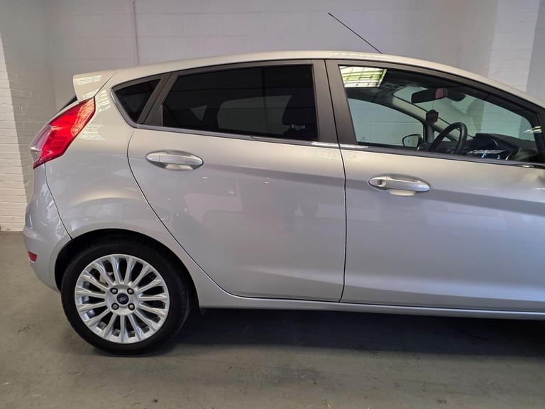  Ford Fiesta 1.6 Titanium Powershift Euro 5 5dr Petrol Automatic