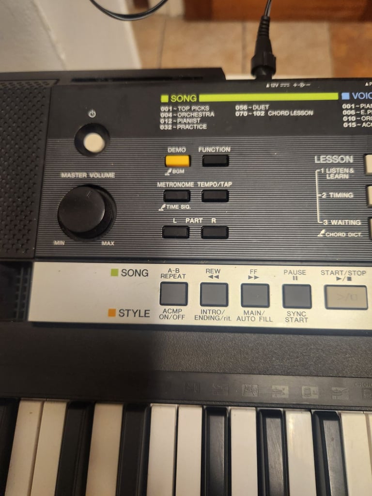 Yamaha digital keyboard 