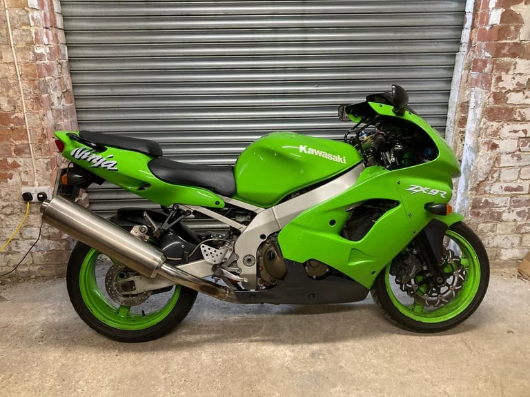 1998 Kawasaki ZX9R C1 NINJA (CLASSIC MOTORCYCLE) A VERY HONEST ORIGINAL BIKE !!