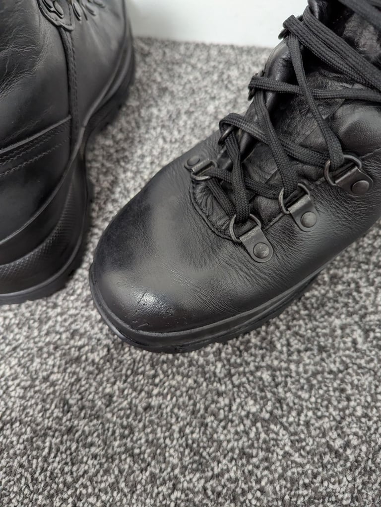 Great Condition LOWA Military Combat Boots GORE-TEX® Black / Size 7 UK / FREE LOCAL DELIVERY