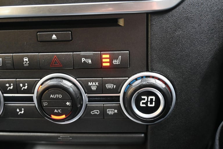 2016 Land Rover Discovery 4 3.0 SD V6 SE Auto 4WD 5dr PANEL VAN Diesel Automatic