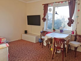 Lovely, Sunny, Furnished DOUBLE BEDROOM to let at Carrick Knowe Road 