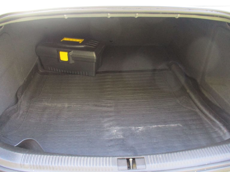 AUDI A6 2.4 SE PETROL 6 SPEED MANUAL. LOW MILEAGE. FULL SERVICE HISTORY.