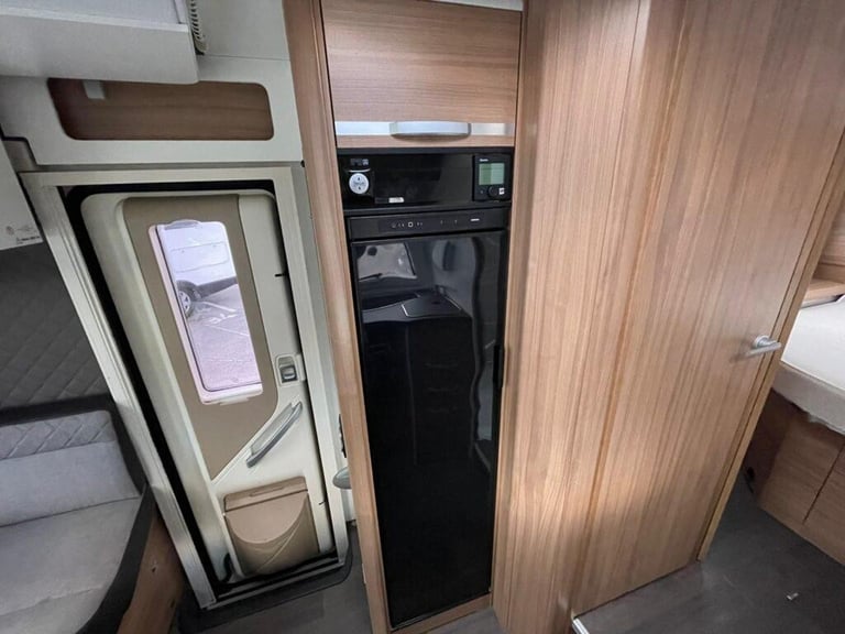 Adria Matrix 670 sc Axess Automatic Rear Garage, Island bed motorhome