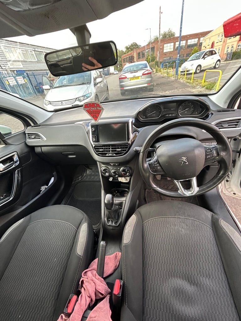 PEUGEOT 208 2016 white manual