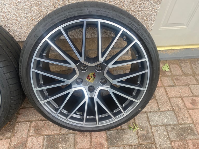 21” genuine Porsche alloy wheels with tyres.