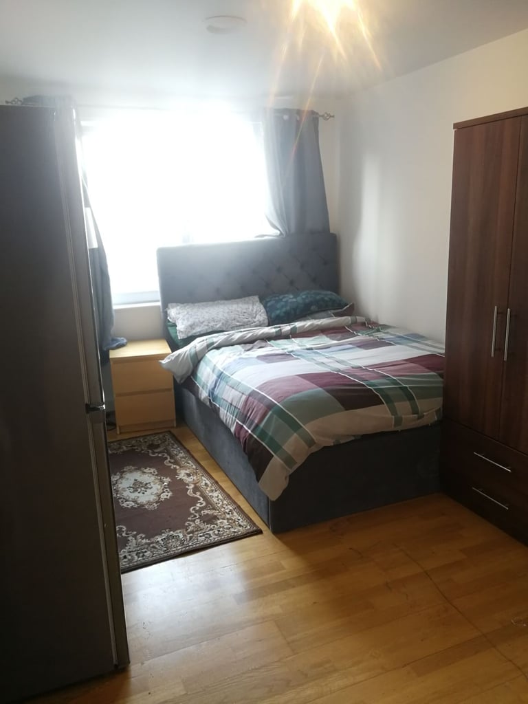 Fully furnished ensuite double room for rent