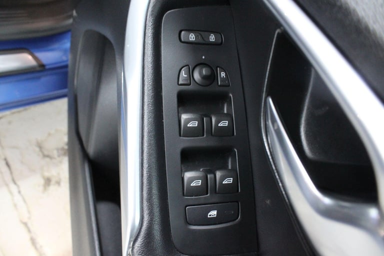 2016 Volvo V40 1.5 T2 R-Design Pro Auto Euro 6 (s/s) 5dr HATCHBACK Petrol Automatic