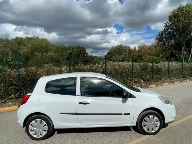 RENAULT CLIO 1.2 EXTREME PETROL 10 REG TIMING BELT REPLACED MOT APRIL 18TH 2026 LOW INSURANCE 48+MPG