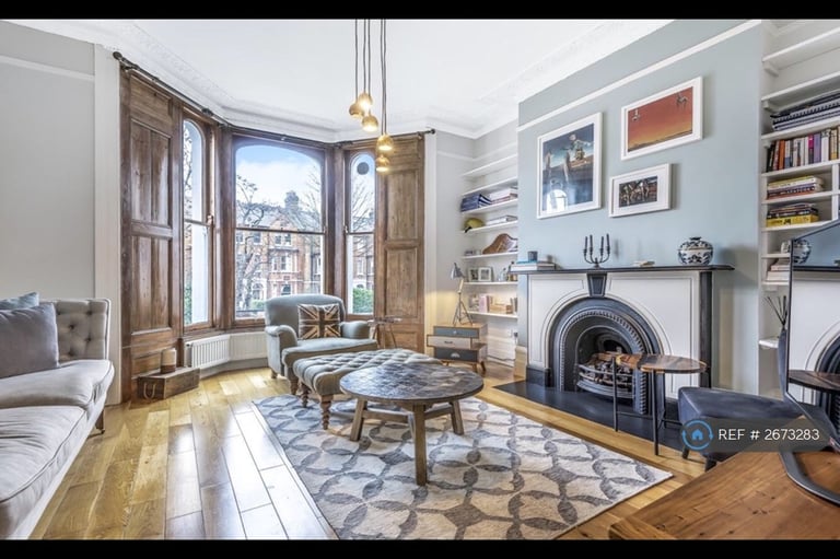 2 bedroom flat in Larkhall Rise, London, SW4 (2 bed) (#2673283)