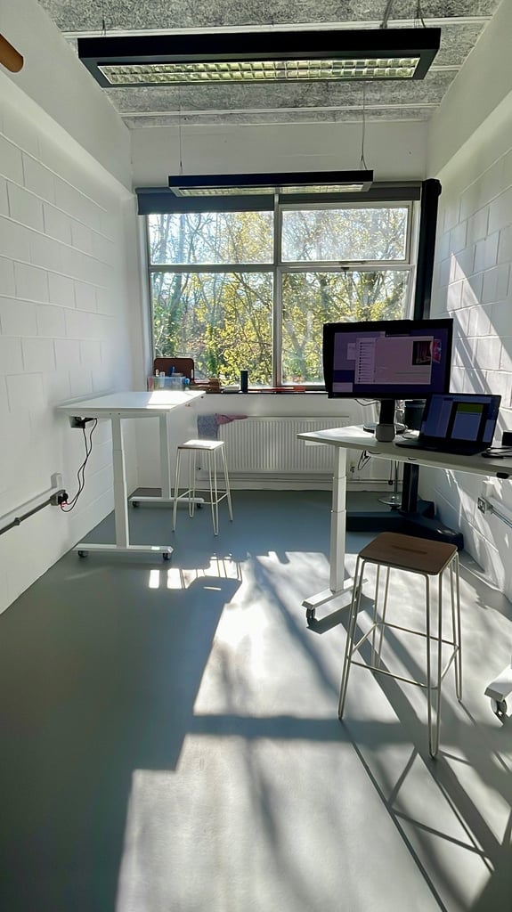 image for Deskspace / Studio Share 