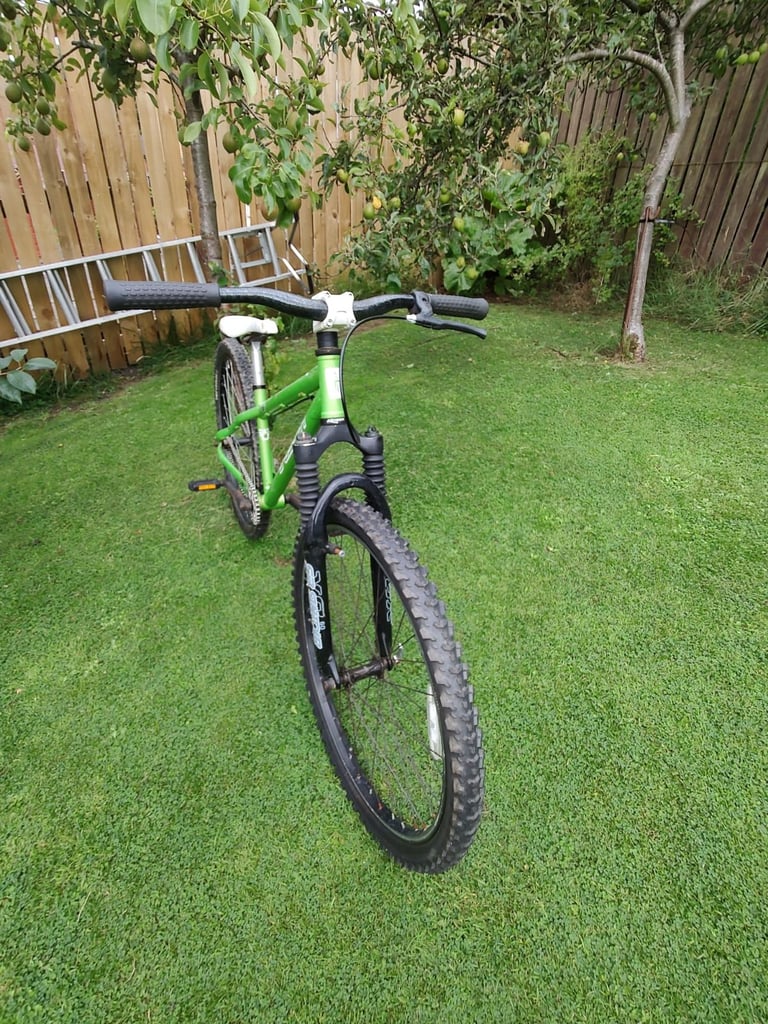 B-twin subsin double Skate park jump bike
