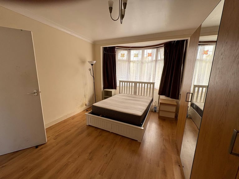 4 bed house in Barking  ,Strictly No agents or company let ,Working Professional 