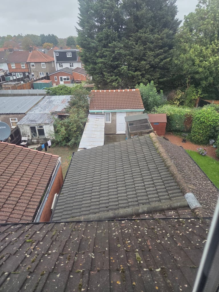 4 to 5 beds house to let