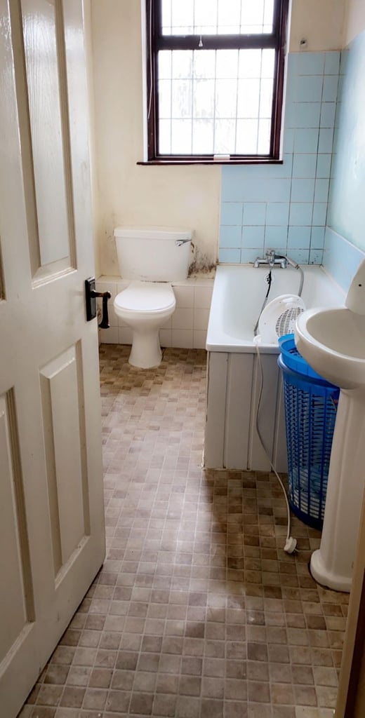 FOUR (4) BEDROOM FLAT IN WALTHAMSTOW, E17 3LL FOR JUST £1835pcm ! {AVAILABLE NOW}