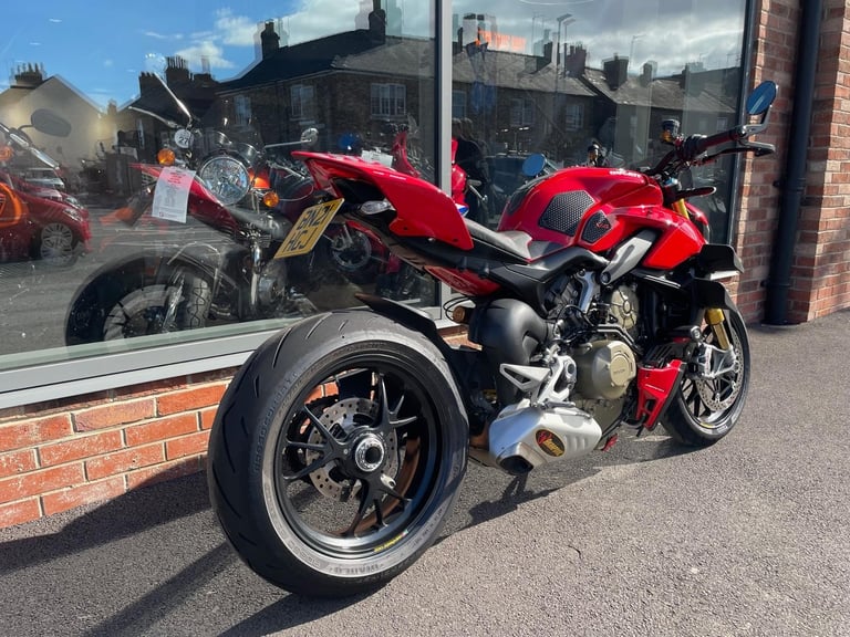 Ducati Streetfighter V4 S