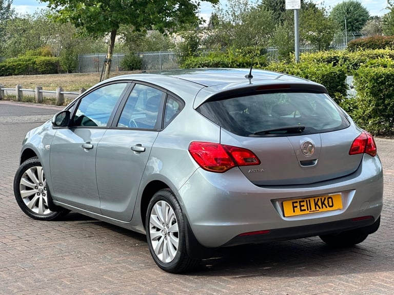 2011 Vauxhall Astra 1.4 16v Exclusiv Euro 5 5dr HATCHBACK Petrol Manual