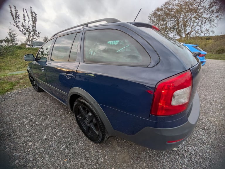 Skoda, OCTAVIA SCOUT, 4X4 Estate, 2011, Manual, 1968 (cc), 5 doors
