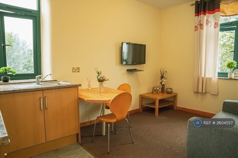 1 bedroom flat in Legrams Mill Residence, Bradford, BD7 (1 bed) (#2604557)