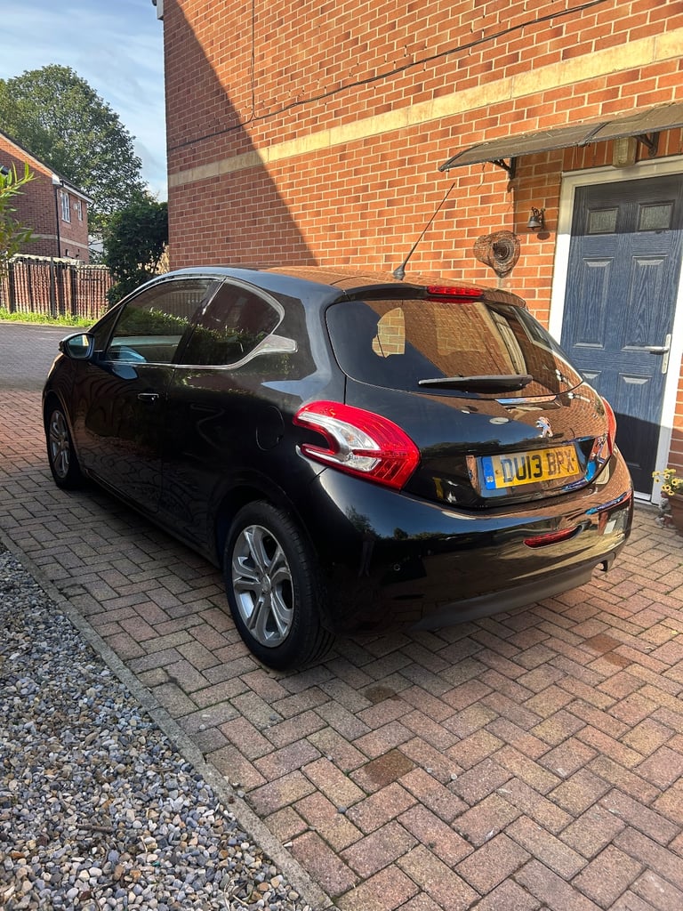 Peugeot, 208, Hatchback, 2013, Manual, 1200 (cc), 3 doors