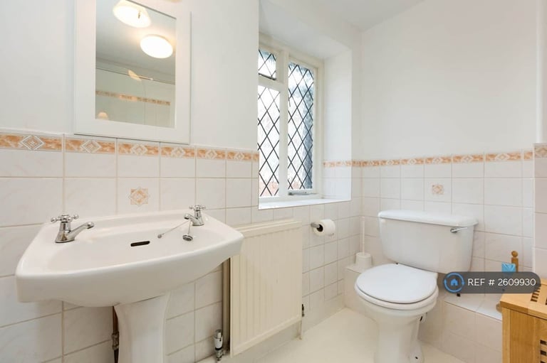 3 bedroom house in Reading Road, Henley-On-Thames, RG9 (3 bed) (#2609930)