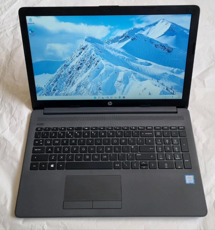 HP 250 G7 laptop. Core i5-8265. 8gb ram. 250gb ssd. 15.6 inch screen 