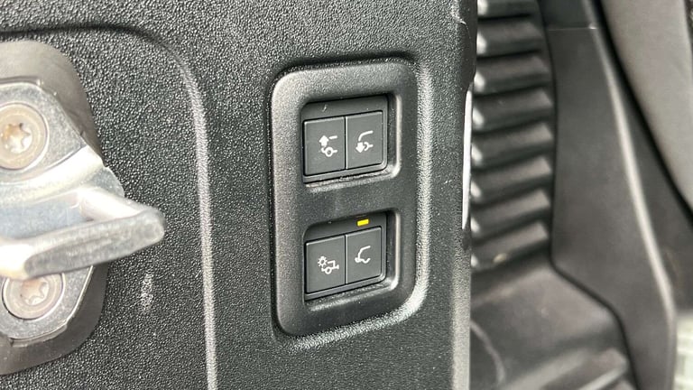 2023 Land Rover Defender 5.0 P525 V8 Carpathian Edition 90 3dr Auto ESTATE PETROL Automatic