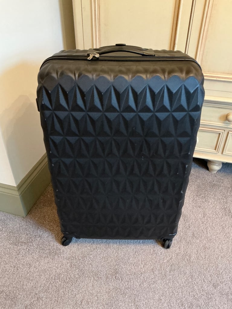 Extra large hard shell suitcase 