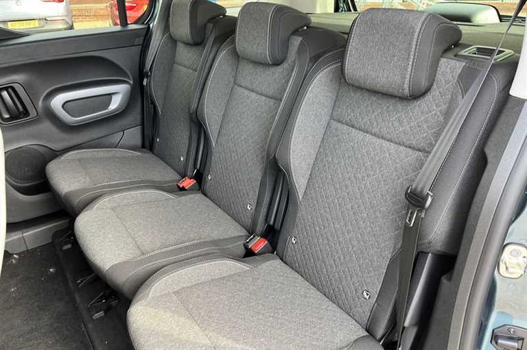 2024 Vauxhall Combo Life Electric 50kWh Ultimate MPV 5dr Electric Auto (7.4kW Charger) (136 ps) M...