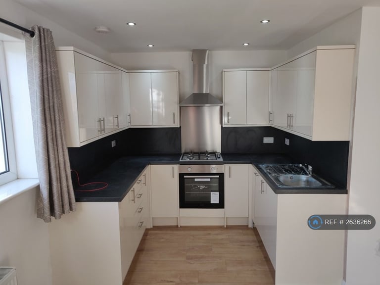 4 bedroom flat in Comleypark Street, Glasgow, G31 (4 bed) (#2636266)
