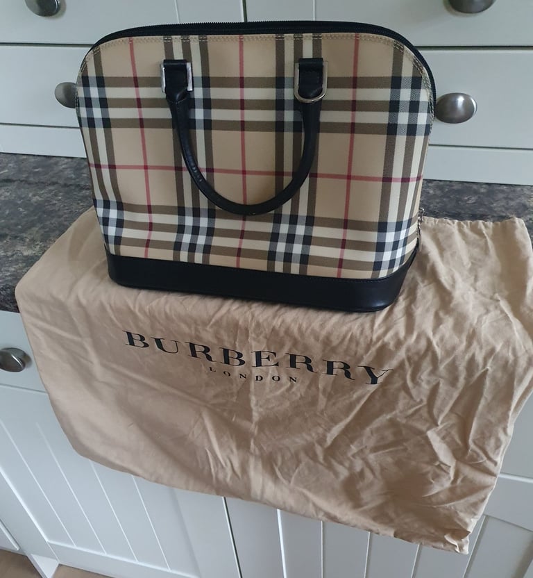 image for A beautiful Burberry Nova Check Alma Handbag