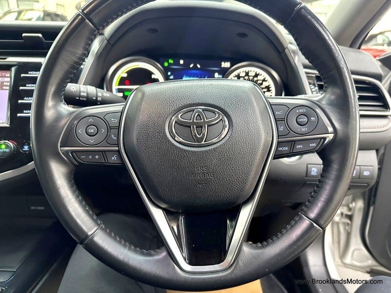 Toyota Camry 2.5 VVT-I DESIGN [SAT NAV, LEATHER &amp; HEATED SEATS]