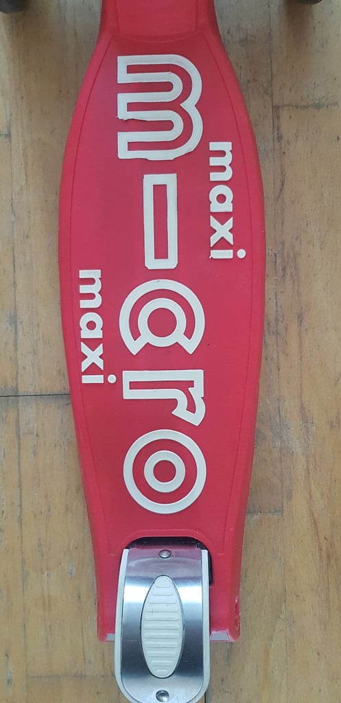 Red Micro LED Maxi Deluxe Scooter Great Condition